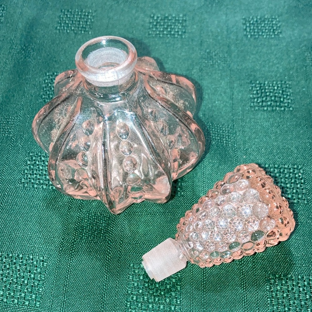NWOT pink pressed glass perfume bottle, size in pics, perfect condition. $5 - Picture 2 of 8